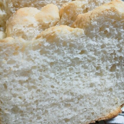 自分で作った米粉をパンに使いたくて、初！米粉入りパンです♪
上がつぶれちゃいましたが、きめ細かいモチモチパンが出来ました！
ごちそう様です(^_^)